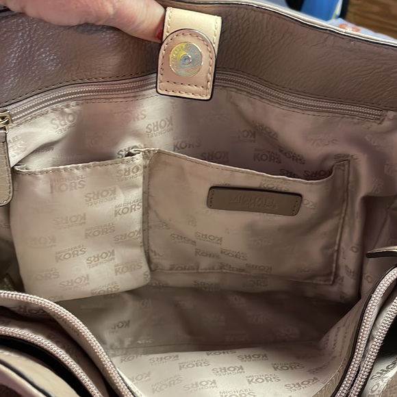 Michael Kors purse - Picture 5 of 8